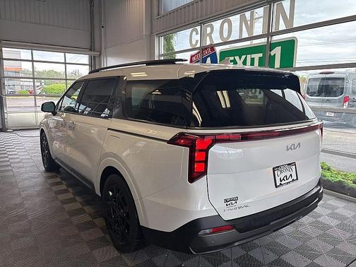 2025 Kia Carnival SX