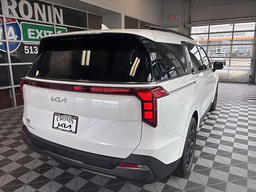 2025 Kia Carnival SX