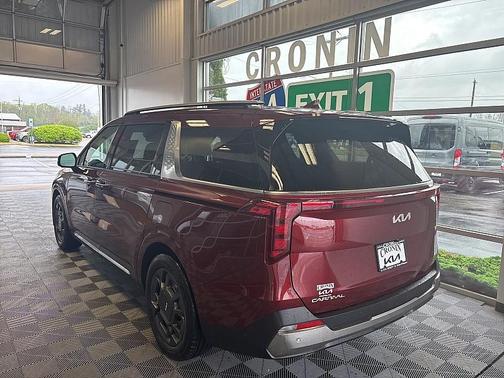 2025 Kia Carnival SX