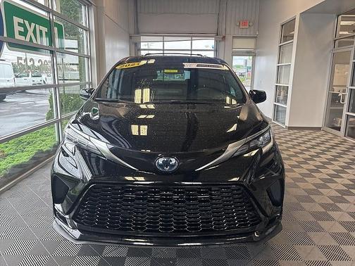 2021 Toyota Sienna XSE 7 Passenger