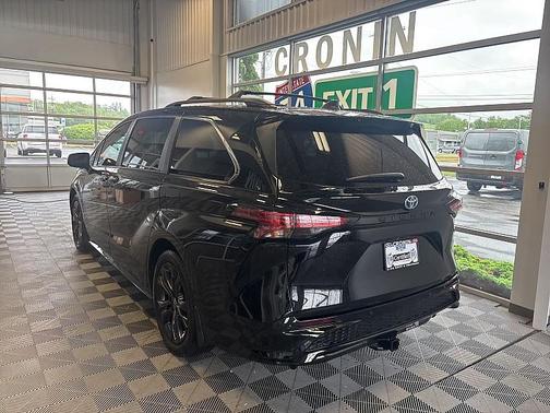 2021 Toyota Sienna XSE 7 Passenger