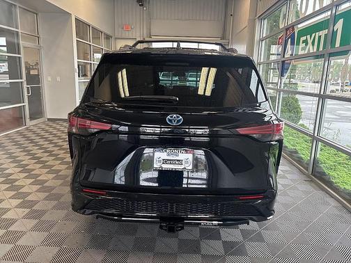 2021 Toyota Sienna XSE 7 Passenger