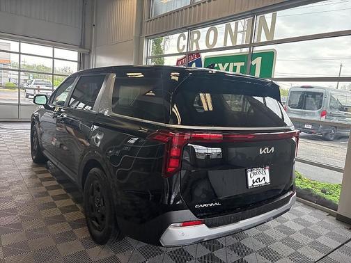 2025 Kia Carnival LXS