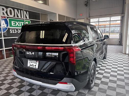 2025 Kia Carnival LXS
