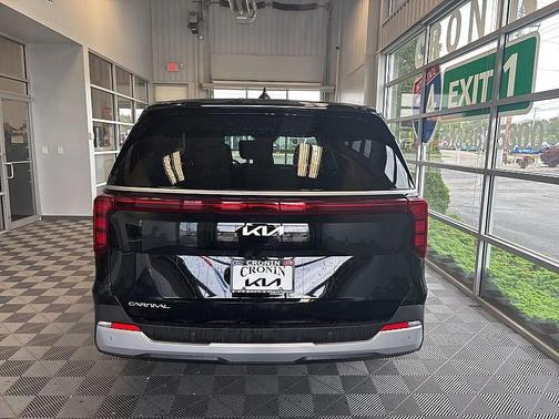 2025 Kia Carnival LXS