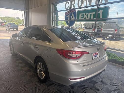 2017 Hyundai SONATA SE