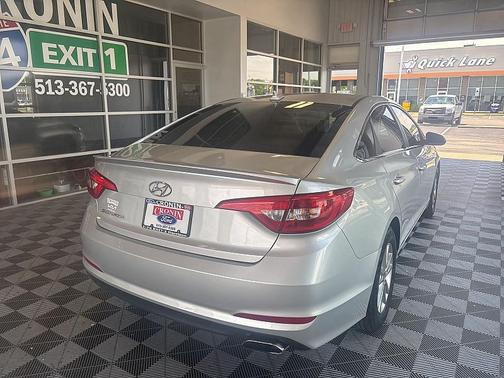 2017 Hyundai SONATA SE