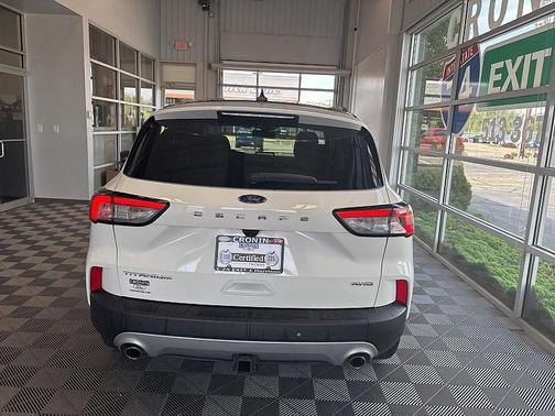 2022 Ford Escape Titanium