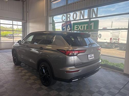 2022 Mitsubishi Outlander Black Edition