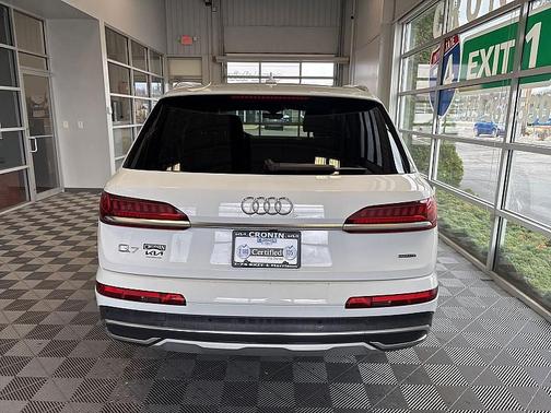 2023 Audi Q7 55 Premium Plus