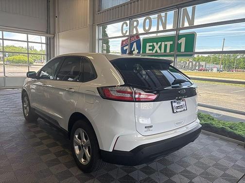 2022 Ford Edge SE