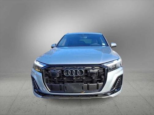 2025 Audi Q7 Premium 45 TFSI quattro Tiptronic