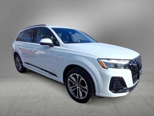 2025 Audi Q7 Premium 45 TFSI quattro Tiptronic