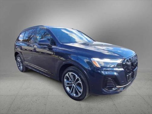 2025 Audi Q7 Premium 45 TFSI quattro Tiptronic