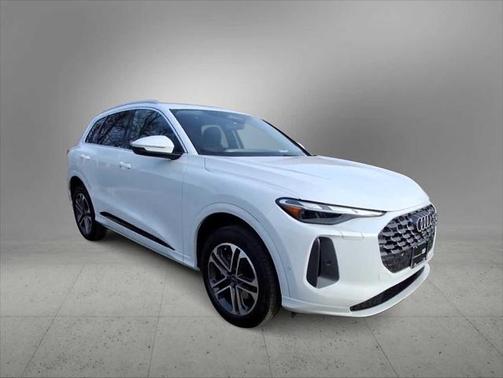 2025 Audi Q5 Premium TFSI quattro S tronic