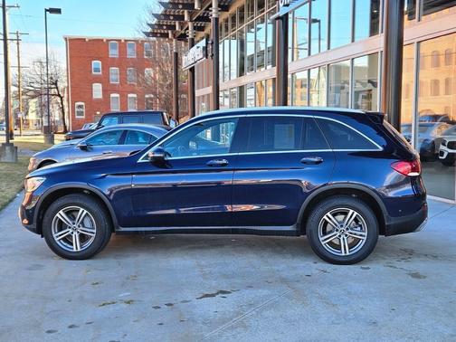 2021 Mercedes-Benz GLC 300 