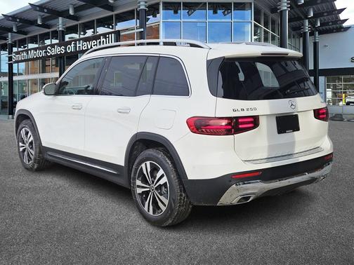 Polar White 2026 Mercedes-Benz GLB 250