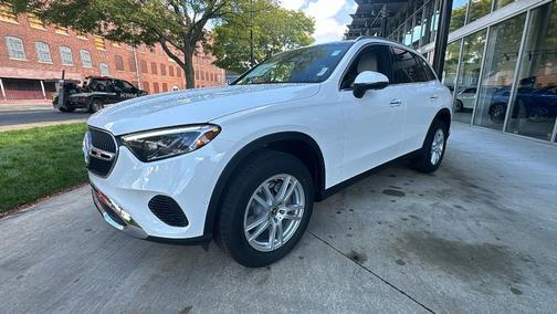 2025 Mercedes-Benz GLC 300