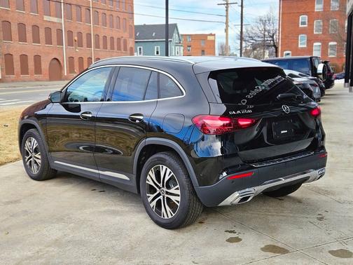 2025 Mercedes-Benz GLA 250 