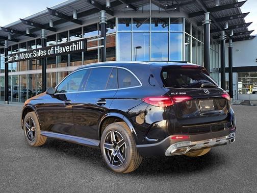 Obsidian Black Metallic 2026 Mercedes-Benz GLC 300 4MATIC