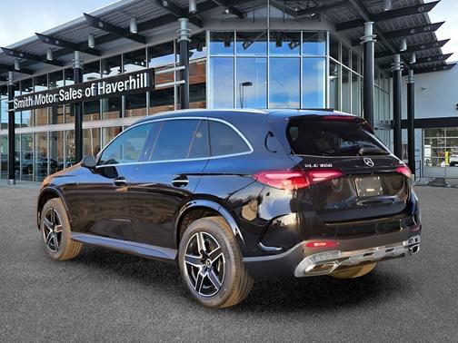 Obsidian Black Metallic 2026 Mercedes-Benz GLC 300
