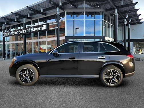 Obsidian Black Metallic 2026 Mercedes-Benz GLC 300