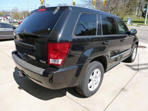 Black metallic 2008 Jeep Grand Cherokee Laredo