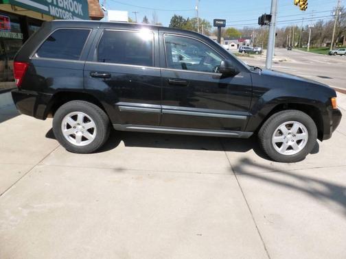 Black metallic 2008 Jeep Grand Cherokee Laredo