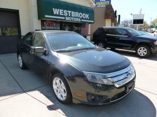 Black 2010 Ford Fusion SE