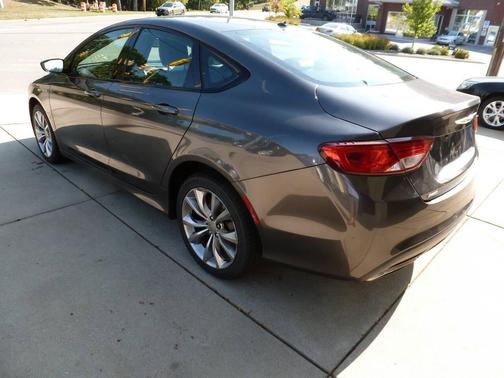 2016 Chrysler 200 S