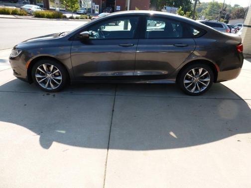 2016 Chrysler 200 S