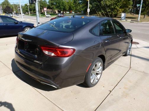2016 Chrysler 200 S