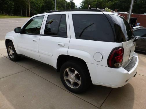 White 2009 Chevrolet Trailblazer LT