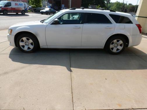 Stone White Clearcoat 2008 Dodge Magnum Base 4dr Wagon
