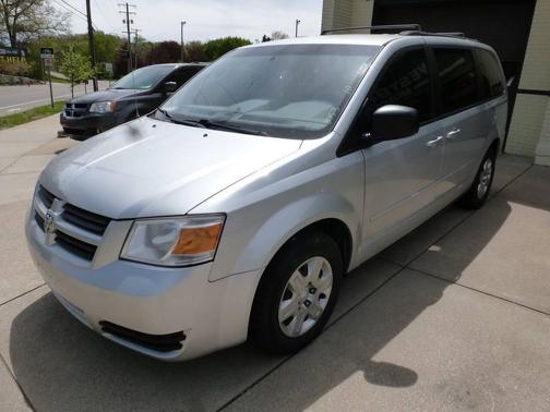 Silver 2010 Dodge Grand Caravan SE