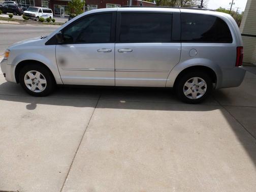 Silver 2010 Dodge Grand Caravan SE