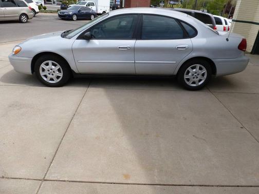 Silver Frost Clearcoat Metallic 2007 Ford Taurus SE