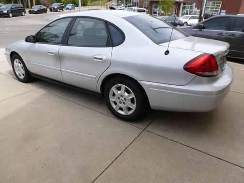 Silver Frost Clearcoat Metallic 2007 Ford Taurus SE