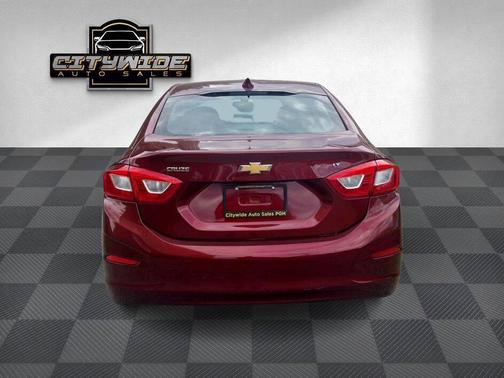 RED 2016 Chevrolet Cruze LT Auto
