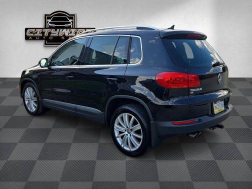 Deep Black Pearl 2016 Volkswagen Tiguan 2.0T SE 4MOTION