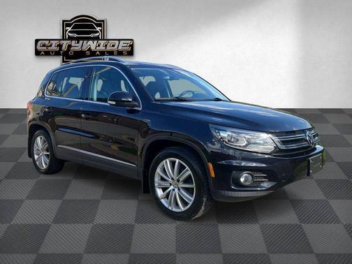 Deep Black Pearl 2016 Volkswagen Tiguan 2.0T SE 4MOTION