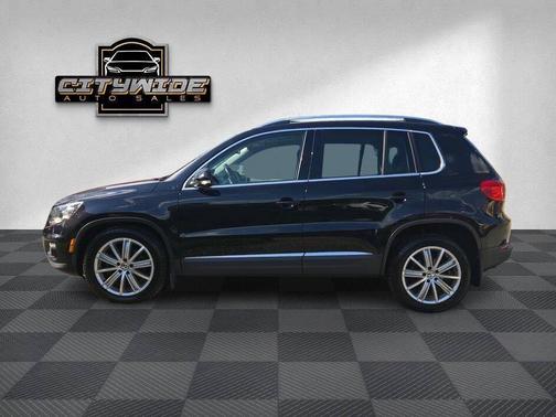 Deep Black Pearl 2016 Volkswagen Tiguan 2.0T SE 4MOTION