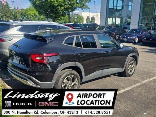 Mosaic Black Metallic 2025 Chevrolet Trax LT