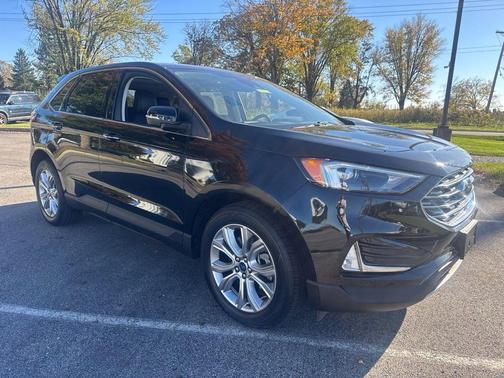 Agate Black Metallic 2022 Ford Edge Titanium