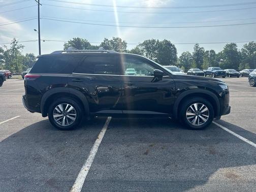 Super Black 2023 Nissan Pathfinder SL 4WD