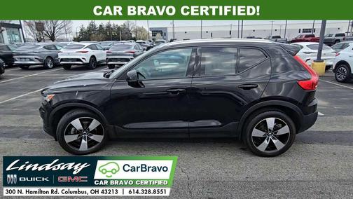 Onyx Black Metallic 2020 Volvo XC40 T5 Momentum