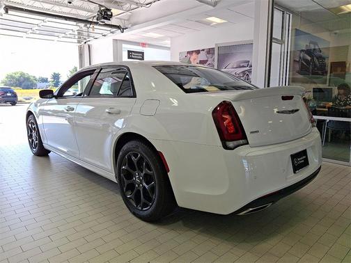2019 Chrysler 300 S