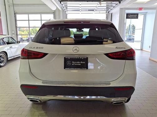 2021 Mercedes-Benz GLA 250 Base 4MATIC