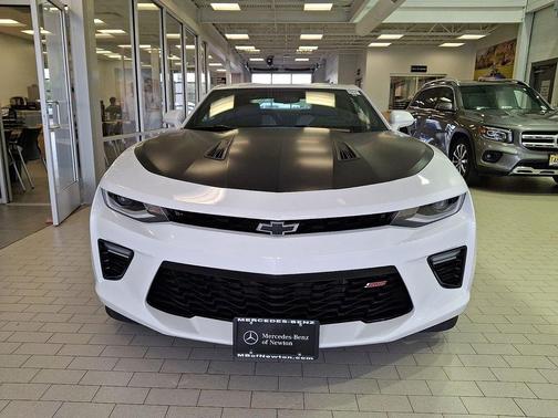 Summit White 2017 Chevrolet Camaro 2SS