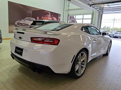 Summit White 2017 Chevrolet Camaro 2SS